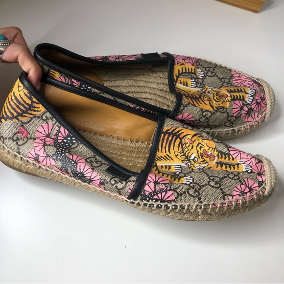 Gucci • Bengal Tiger Printed Supreme Canvas Pilar Flat Espadrilles - Picture 3 of 8